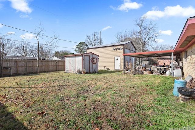 view of yard with a shed