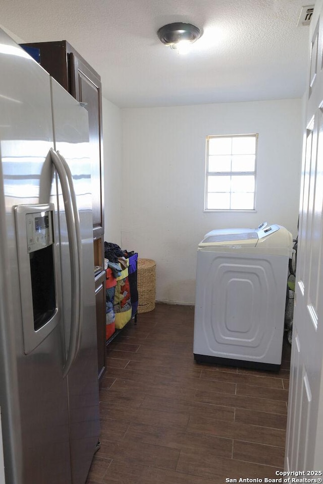 laundry room with independent washer and dryer and a textured ceiling