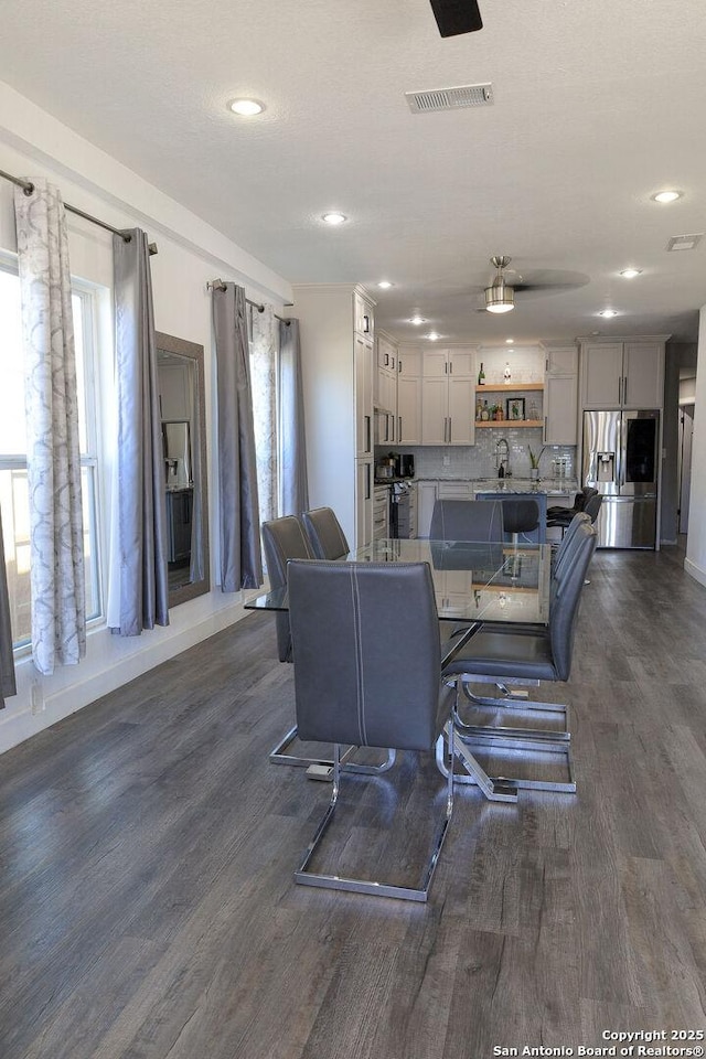 living room with dark hardwood / wood-style floors and ceiling fan