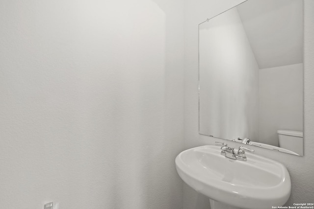 bathroom featuring sink and toilet