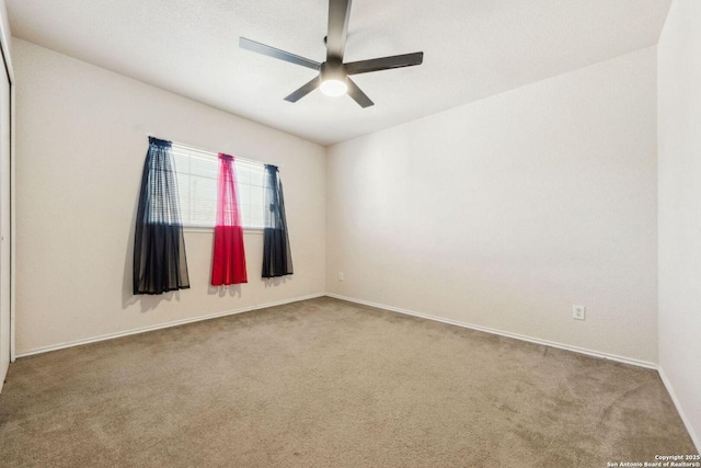 carpeted empty room featuring ceiling fan
