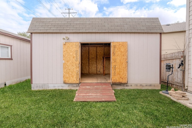 view of outdoor structure featuring a yard