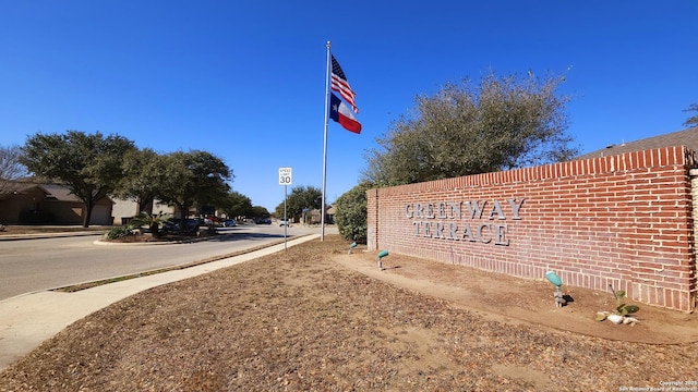 view of community / neighborhood sign