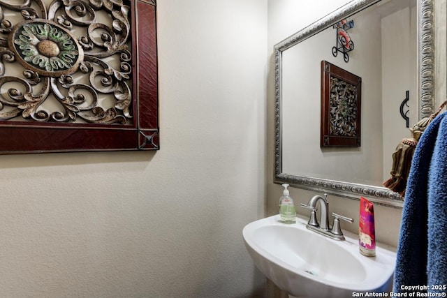 bathroom featuring sink