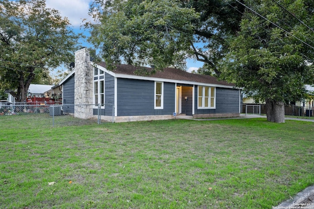 view of front of house with a front lawn