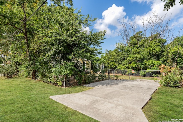 view of community featuring a yard