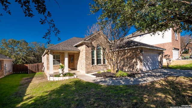 view of front of home featuring a front lawn