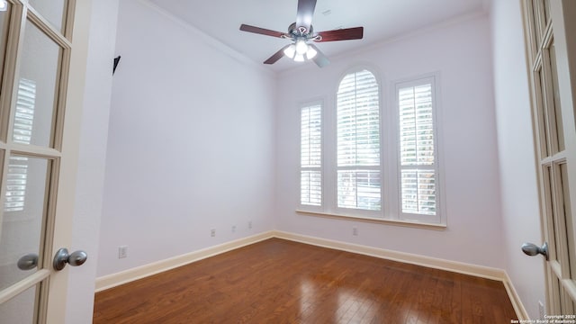 unfurnished room featuring dark wood-type flooring, ornamental molding, and ceiling fan