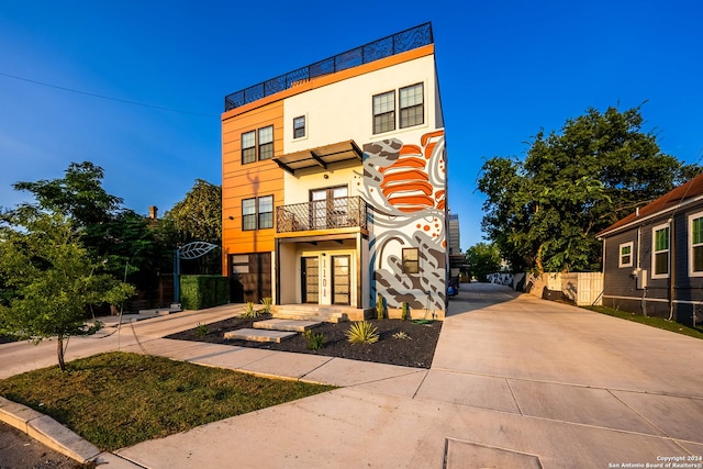 view of front of home with a balcony