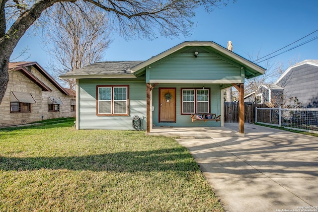 bungalow-style house featuring a front lawn and a porch