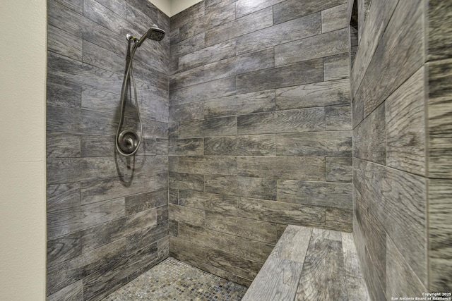 bathroom featuring a tile shower