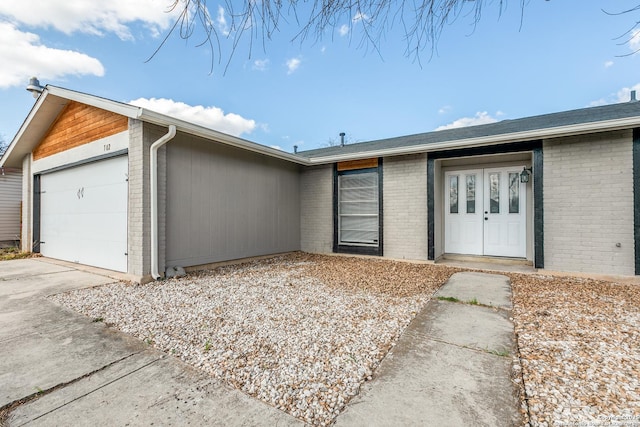 view of front facade featuring a garage