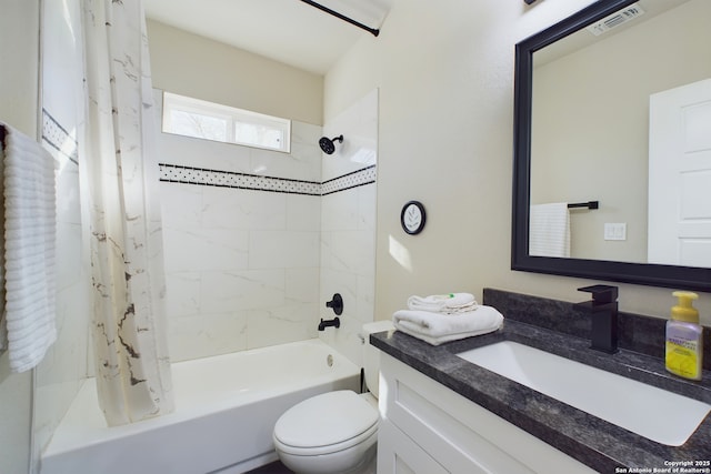 full bathroom featuring shower / tub combo with curtain, vanity, and toilet