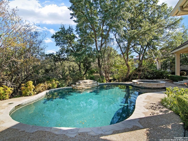 view of pool featuring an in ground hot tub