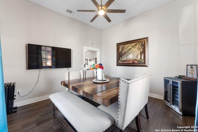 dining room with dark wood-type flooring and ceiling fan