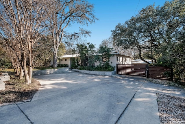 view of front of property