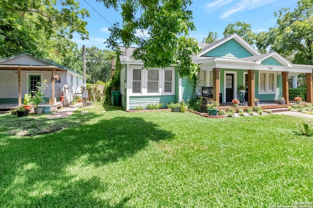 view of front of home with a front lawn and covered porch