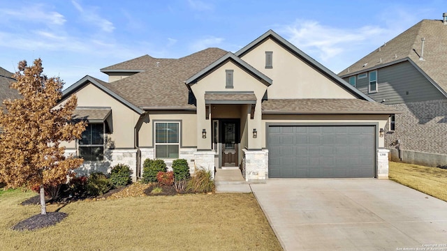 view of front of home featuring a front lawn