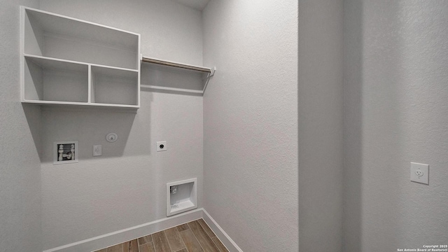 109 Barton Crk, Boerne, TX 78006 - laundry room featuring electric dryer hookup, gas dryer hookup, baseboards, wood finished floors, and hookup for a washing machine