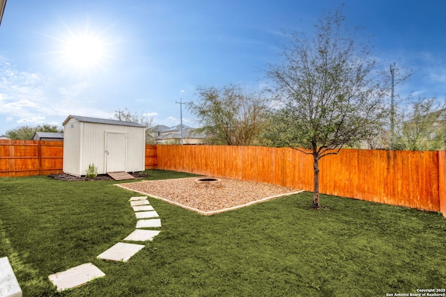 view of yard featuring a storage unit