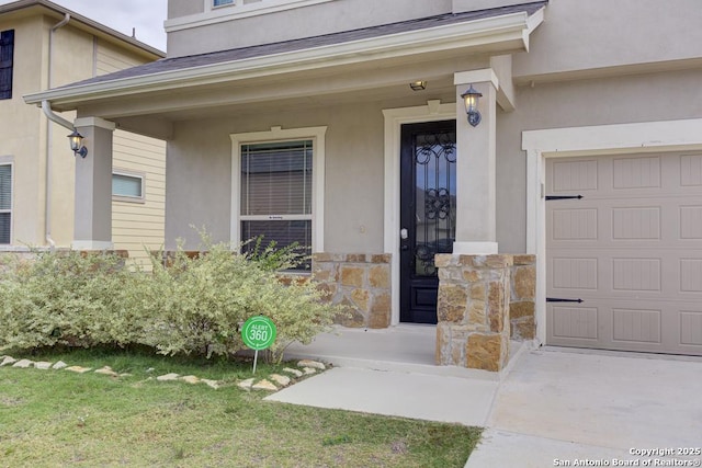 entrance to property featuring a porch