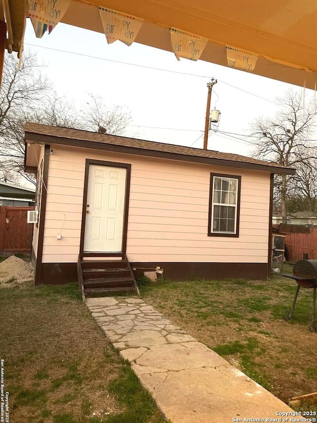 exterior space featuring a front yard