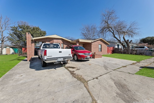 single story home with a front yard