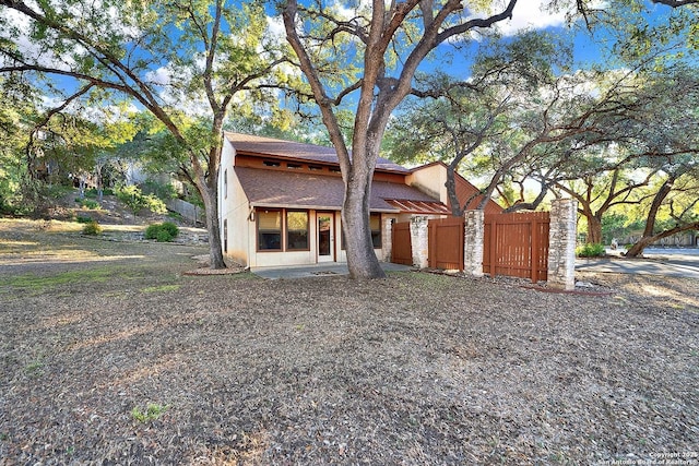 view of front of property