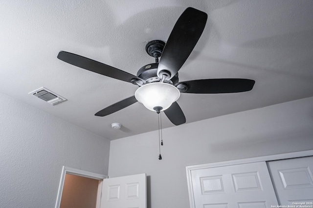 room details featuring ceiling fan