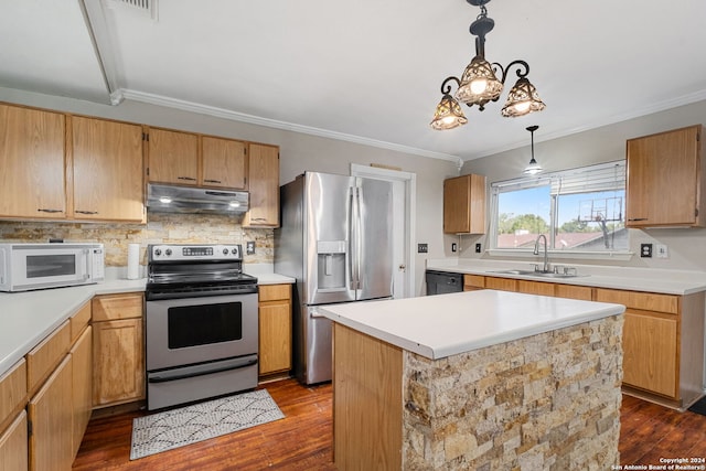 kitchen featuring sink, hanging light fixtures, appliances with stainless steel finishes, dark hardwood / wood-style flooring, and a kitchen island