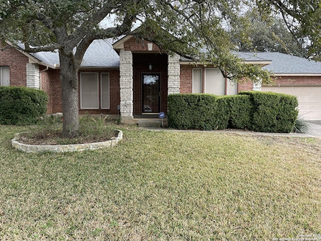 view of front of property with a front lawn