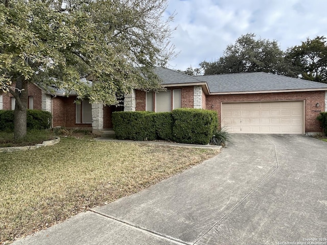 view of front of home featuring a garage and a front yard