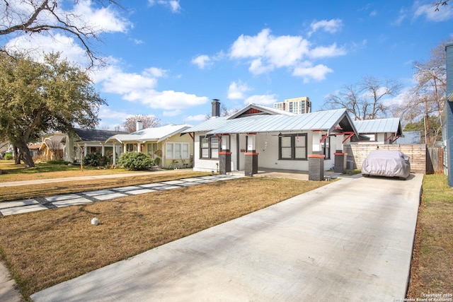 view of front facade with a front yard