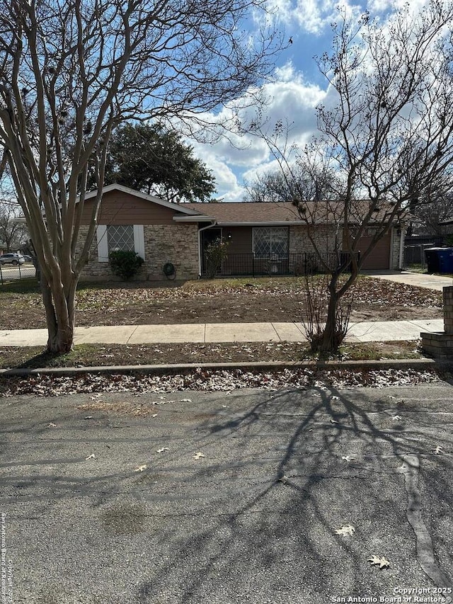 view of front facade with a garage