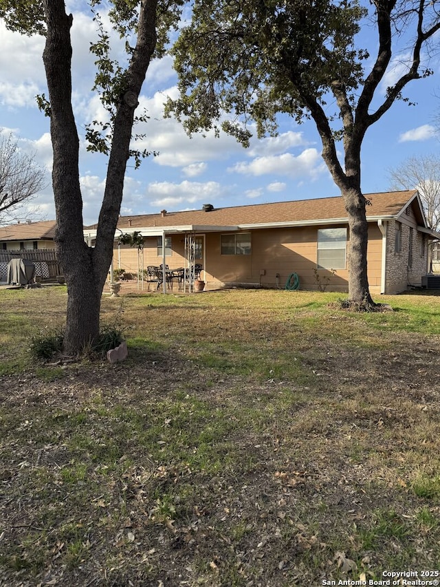 back of house featuring a lawn