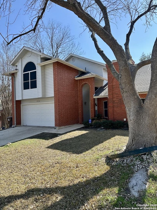 view of front facade featuring a garage