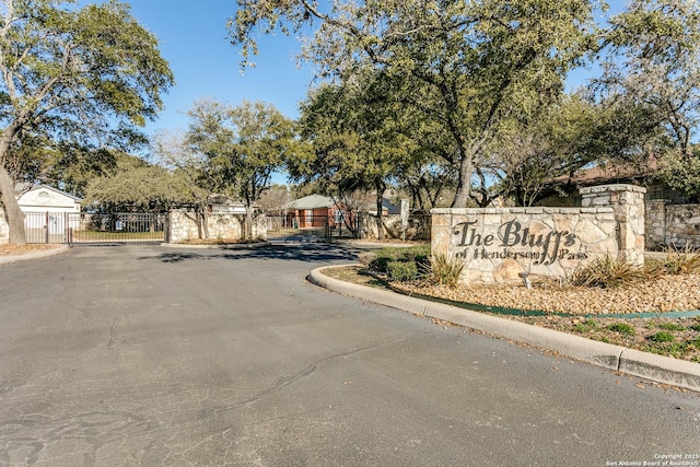 view of community / neighborhood sign