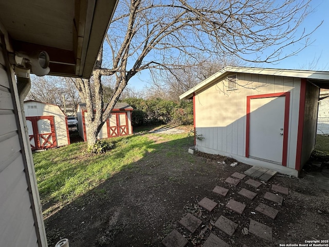 view of yard with a storage shed