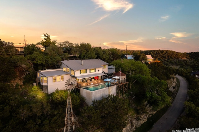 view of aerial view at dusk