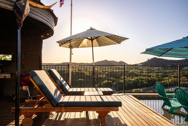 view of deck at dusk