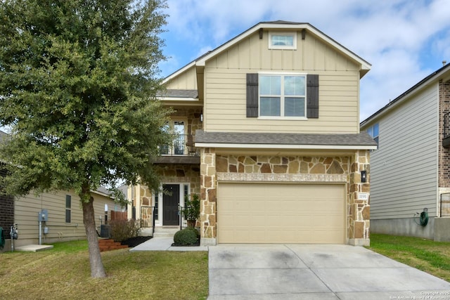 view of front facade featuring a garage and a front yard