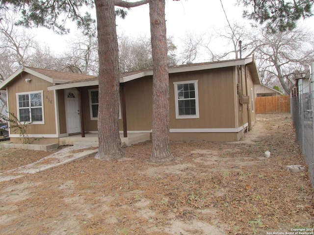 view of front of property