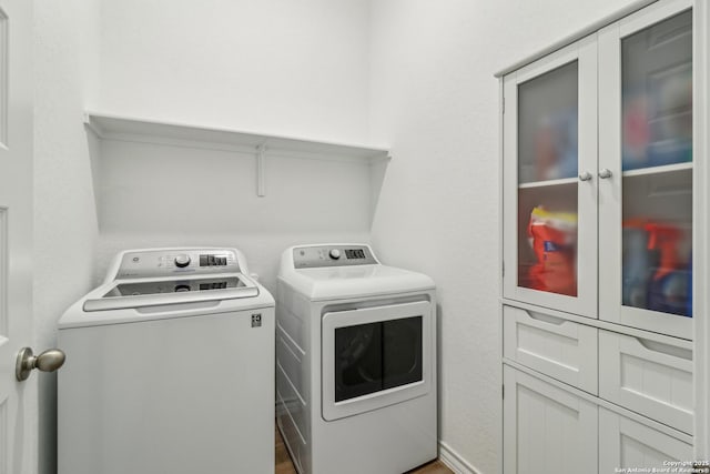 laundry room featuring cabinet space and washer and clothes dryer