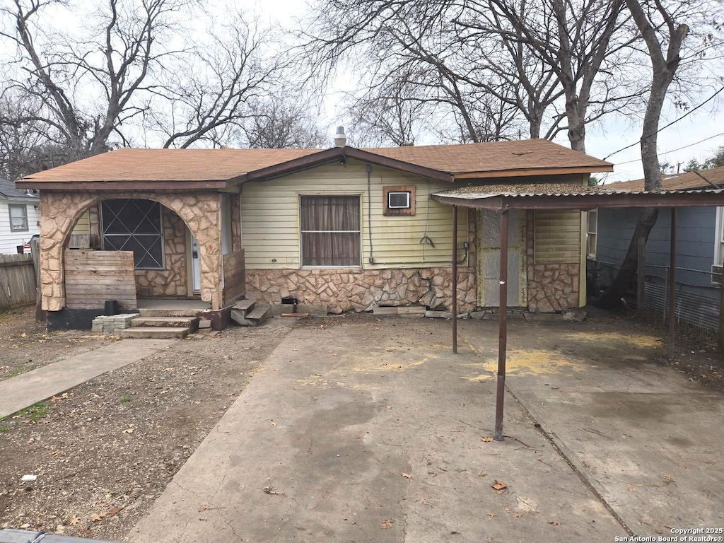 view of front of property