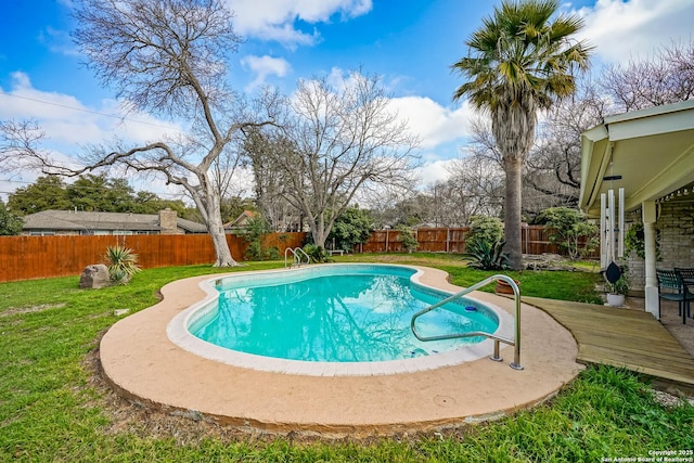 view of swimming pool featuring a lawn