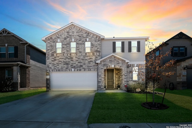 view of front property featuring a garage and a lawn