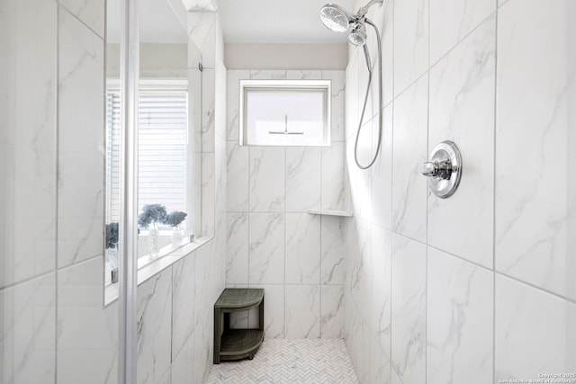 bathroom featuring tiled shower