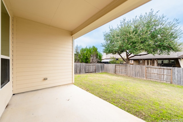 view of yard featuring a patio area