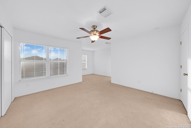 unfurnished room with light carpet and ceiling fan