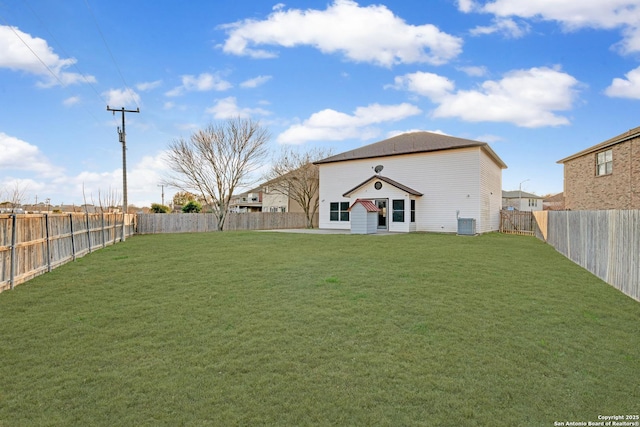 view of yard featuring central AC unit